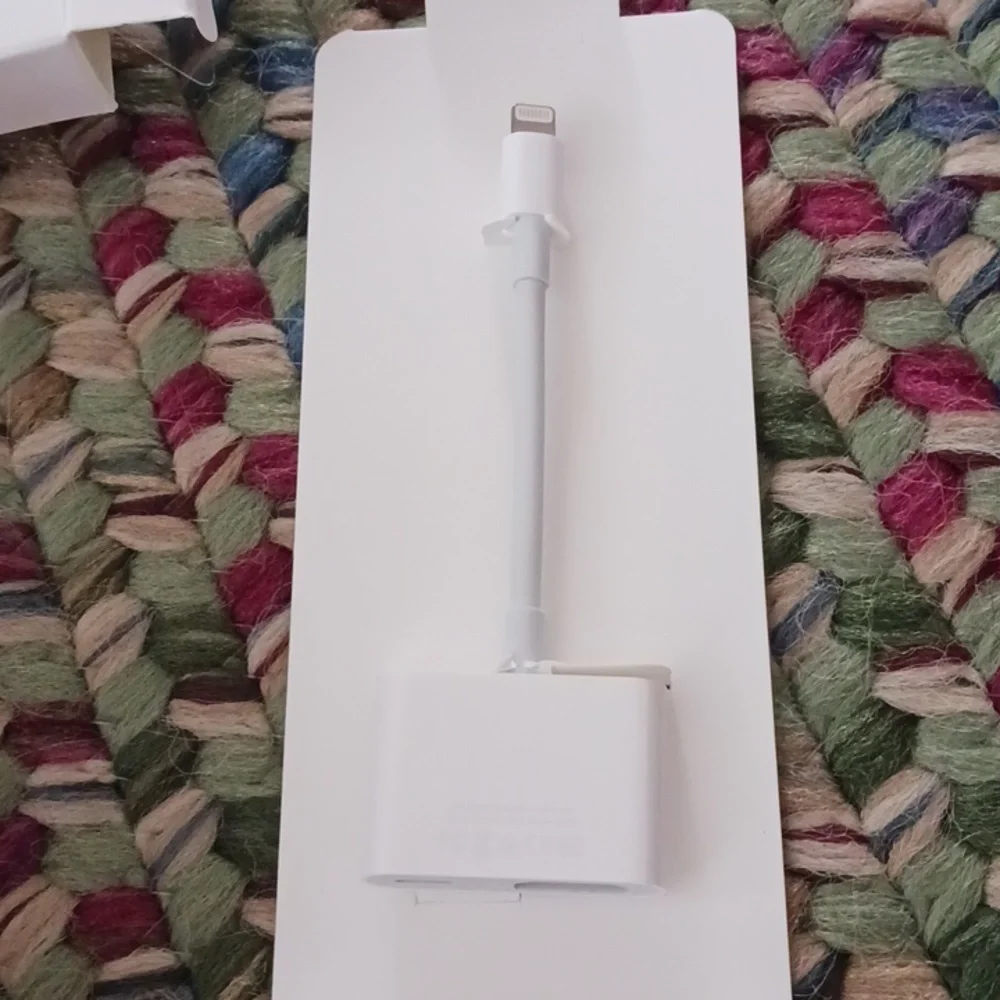 Apple lightning to Digital AV